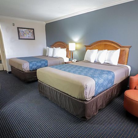 University Inn & Suites San Antonio Ngoại thất bức ảnh