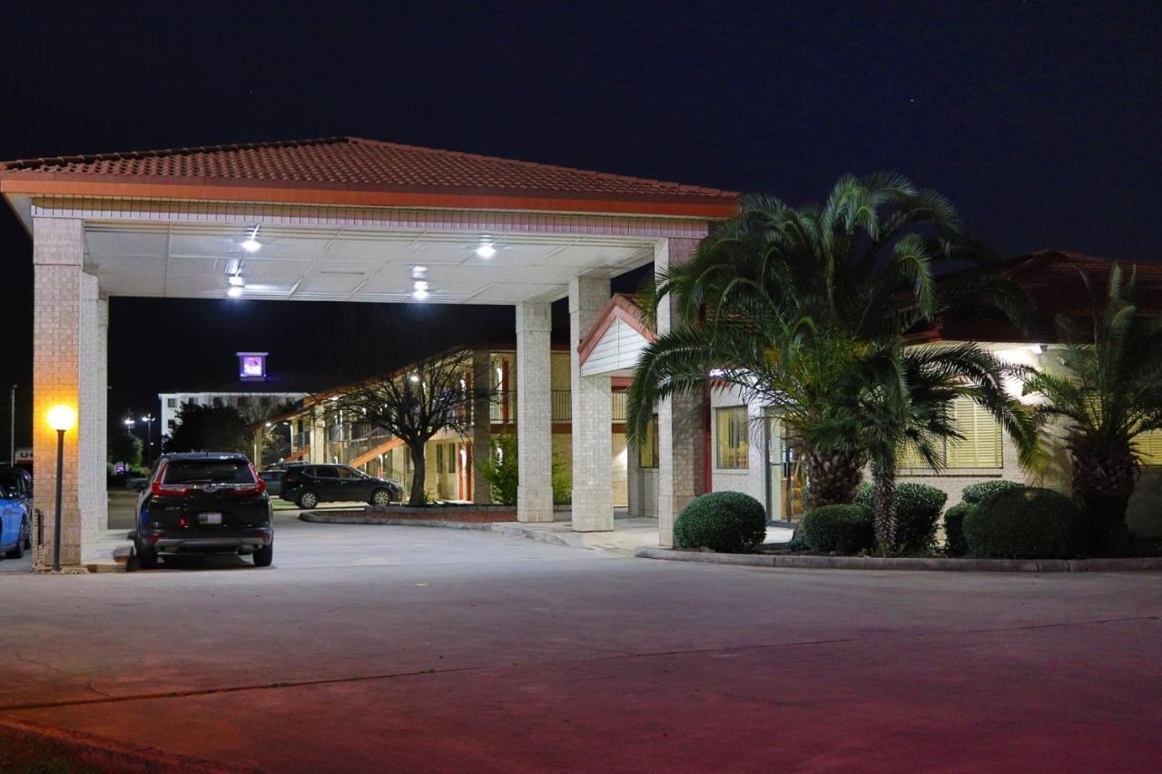 University Inn & Suites San Antonio Ngoại thất bức ảnh